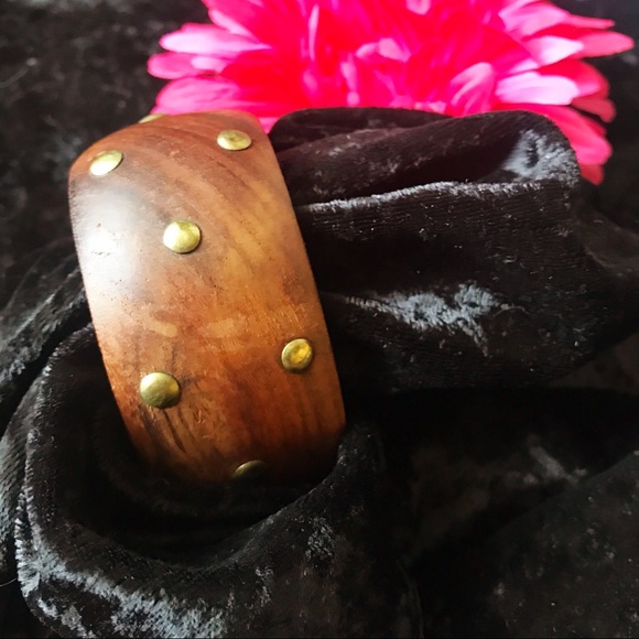 Solid Wood Carved Bracelet with Gold Studs - Picture 4 of 5